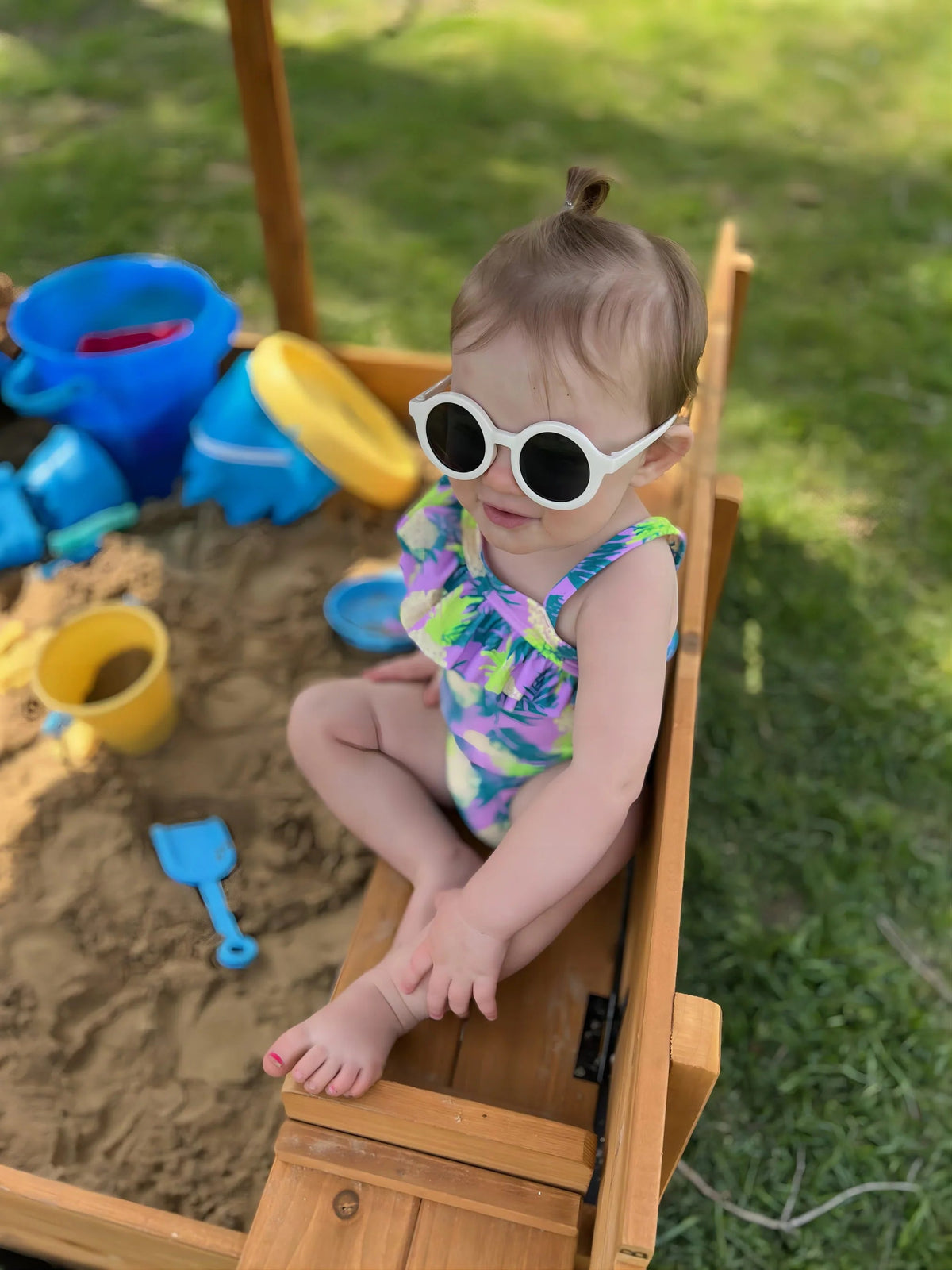 Morgete Outdoor Wooden Sandbox for Kids With Lid and 2 Benches - 47in